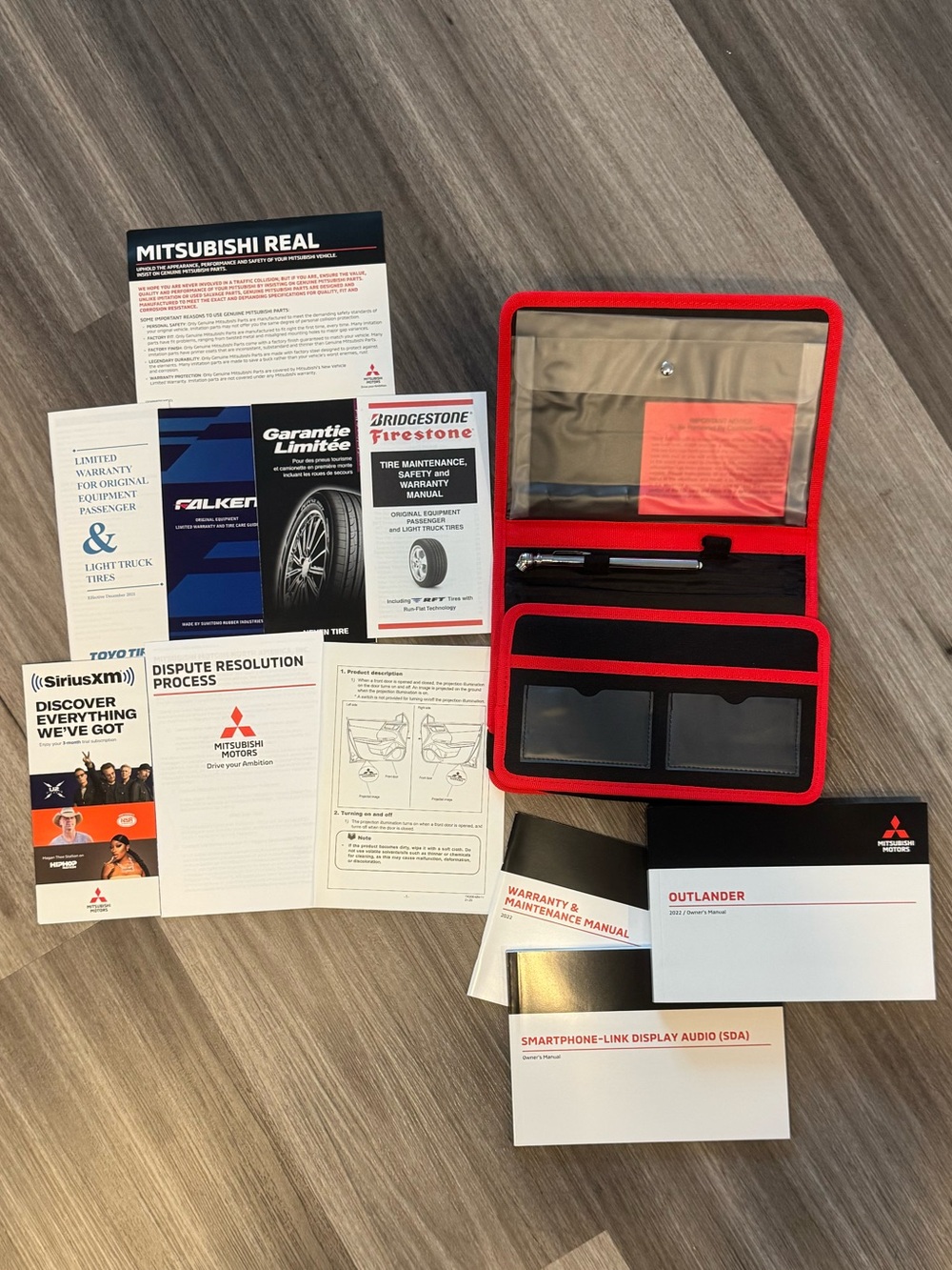 2022 Mitsubishi Outlander Owner’s Manual Set
